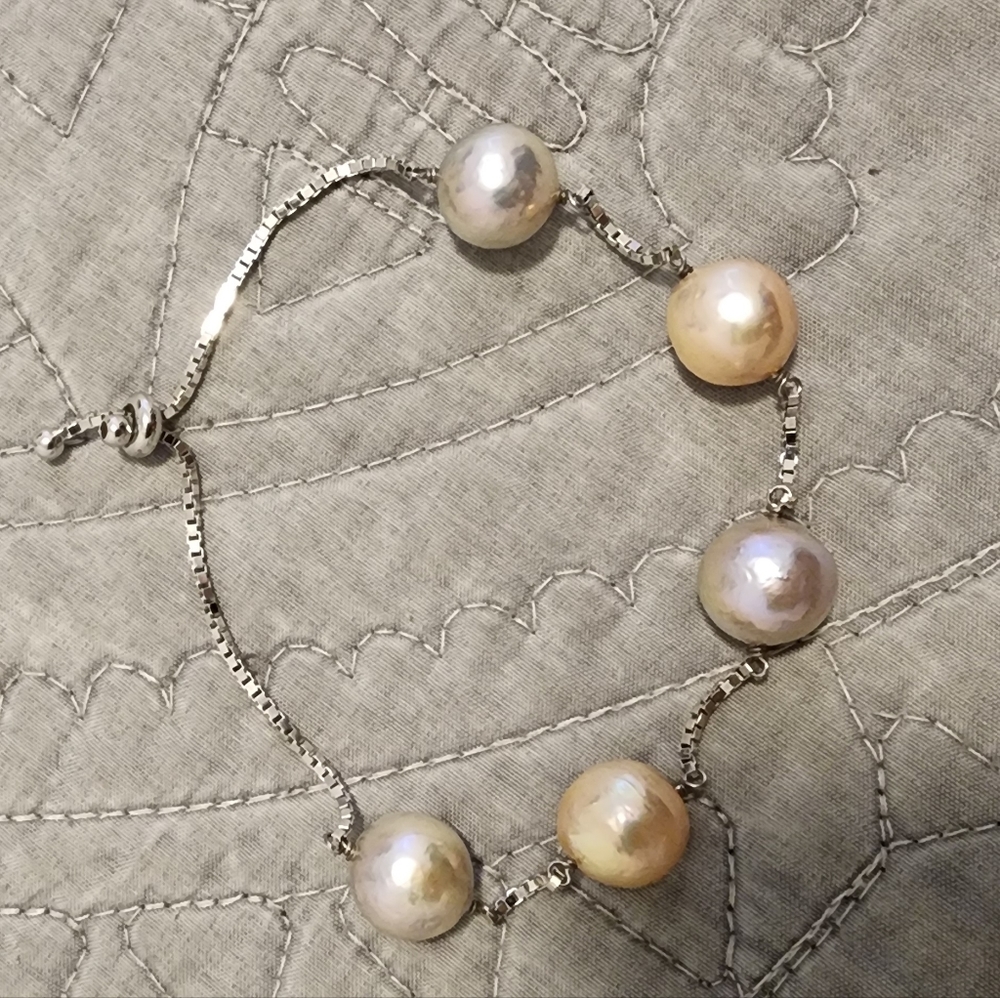 Pearl and silver bracelet